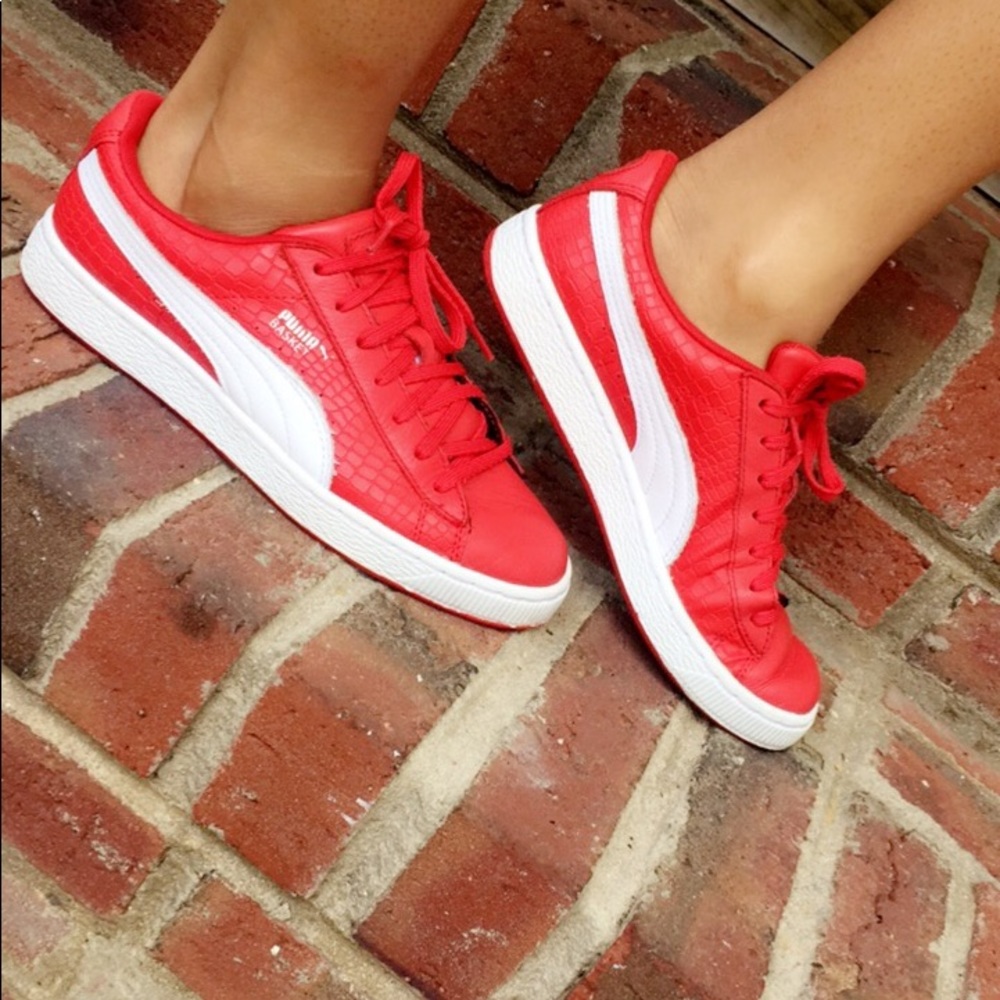 Red leather puma sneakers😍😍😍